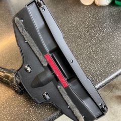 H2509-098 シーシーピー 電気掃除機 CM-AC98-BK コード式 スリムクリーナー ブラック キズ汚れ有りの画像