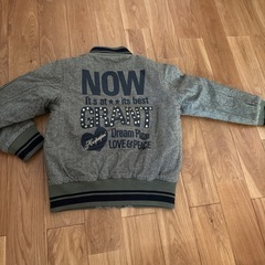 子ども服　ジャケット　カーキの画像