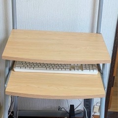 パソコンデスク移動式引越のためお譲りイスもセットでお付け可能です現地引取お届けエリアによって可能の画像