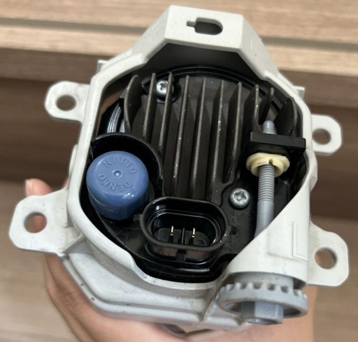 LA700Sダイハツウェイク純正　LED内蔵フォグランプユニット(メッキ加飾付)