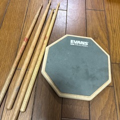ドラム練習用パッド、ドラムスティック