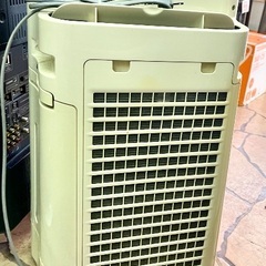 中古　加湿空気清浄機　シャープ　KC-D40-W ホワイト系の画像