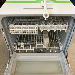 H2509-097 Panasonic 食器洗い乾燥機 NP-TZ200-W 2020年製 動作確認済み キズ汚れ有りの画像
