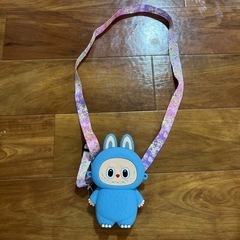 ラブブ青色ポーチ 花柄ストラップ付きの画像