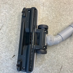 M2509-102 TOSHIBA VC-W7E1 紙パック式 掃除機 ブラック 2016年製 キズ汚れ有りの画像