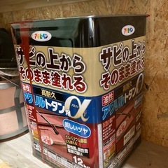 内装工事用ライト、ペンキ、スイッチなどの画像