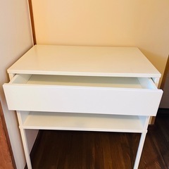 IKEA Vikhammerベッドサイドテーブルの画像