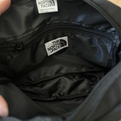新品⭐️THE NORTH FACE  ノースフェイス　海外限定のユニセックス　ショルダーバッグ‼️です🤗の画像