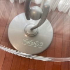 ガラステーブルの画像
