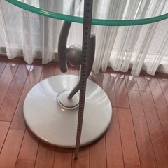 ガラステーブルの画像