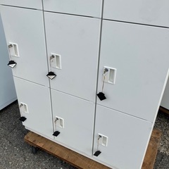 オフィス用ロッカー　オフィス用品　事務用品　業務用ロッカー　白　ホワイト　個人用ロッカー　鍵付き【90×51.5高180】の画像