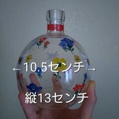 アンティークの花瓶の画像
