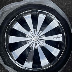 車タイヤの画像