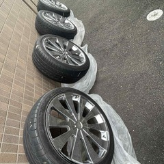 車タイヤの画像