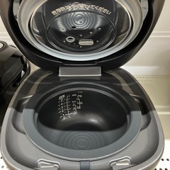 TIGER タイガー 炊飯器 JPL-100 ブラック 圧力IH 土鍋釜 のご紹介です！の画像