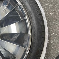 車タイヤの画像