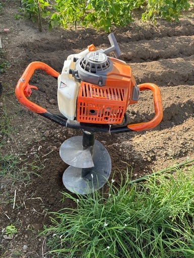 エンジン穴掘り機