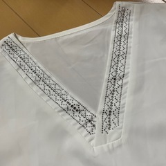 ビジュー付カットソーの画像