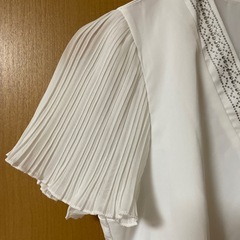 ビジュー付カットソーの画像