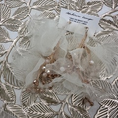 新品・結婚式ブライダルアクセサリー2点（髪飾り&ピアス）の画像
