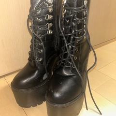 厚底ブーツの画像