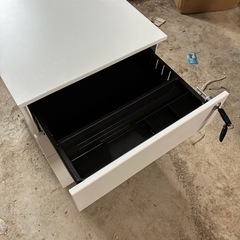 オフィス ワゴン キャビネット３つの画像