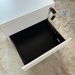 オフィス ワゴン キャビネット３つの画像
