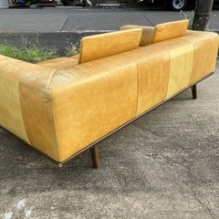 🇮🇹Natuzzi Italiaイタリア製　ソファ　ブランド家具　本革　ナチュラルレザー　イエロー　黄色　デザイナーズブランド　デザイナーズ家具　2人掛け　二人掛け　3人掛け　三人掛け【倉庫前値下げあり‼️】　オシャレ家具　ブランド家具　カラーの画像