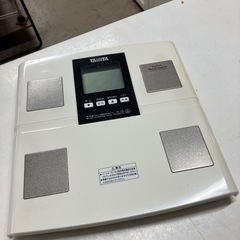 A2509-129 TANITA デジタル体重計 年式表記無し 通電確認済み 中古の画像