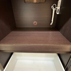 【ジャングルジャングル滋賀草津店】ジモティ来店特価!!　ガラス戸　食器棚　ブラウン　J-250942の画像