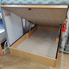 【愛品倶楽部柏店】跳ね上げ式セミダブルベッド 「F:シモンズ 浅型収納付き」「M:フランスベッド スタイルサポート ハード」 フレーム＆マットレスSETの画像