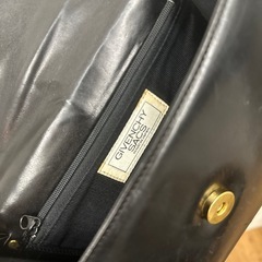 ジバンシィショルダー黒革・GIVENCHYの画像