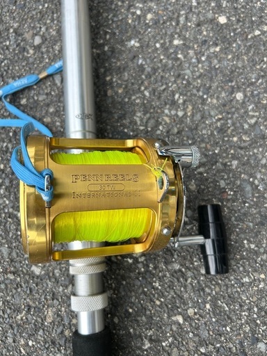 大型魚専用釣竿とリール