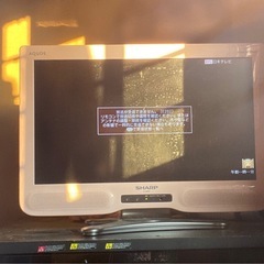 SHARP AQUOS ピンクのテレビの画像