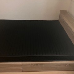 ダブルベッドの画像