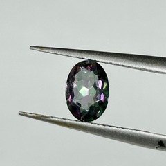 ミスティック クォーツ 0.72ct 天然石 ルースの画像