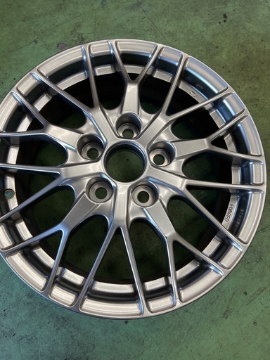 ヴォクシーハイブリッド　　中古品ホイルzrr80w