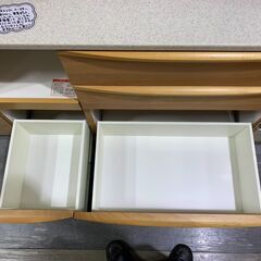 堀田木工所｜耐震ラッチ・モイス付｜3枚扉キッチンボードの画像