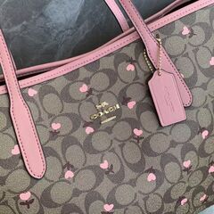 [コーチ] ピンク ハート city トートバッグ 斜め掛けショルダーバッグの画像