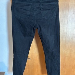 9月20日まで販売　UNIQLO 黒スキニーの画像