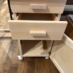 折りたためる机の画像