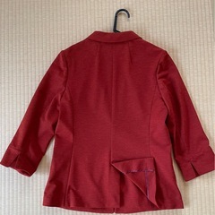 【値下げ】新品♪LES MUES　レディーススーツ（朱色・９号）の画像