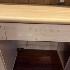 差し上げます子供用机本棚の画像