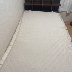 棚付きシングルベッド(マットレスとトュルースリーパー付き)の画像