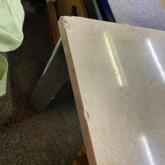 大理石ローテーブルの画像