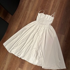 白いドレス2着セットの画像