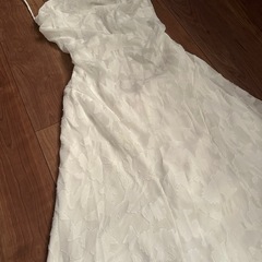 白いドレス2着セットの画像