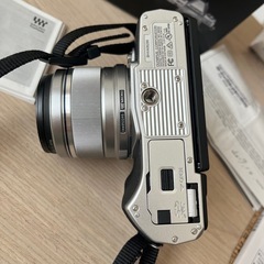 OLYMPUS OM-D E-M10 Mark III シルバー 本体の画像