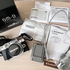 OLYMPUS OM-D E-M10 Mark III シルバー 本体の画像