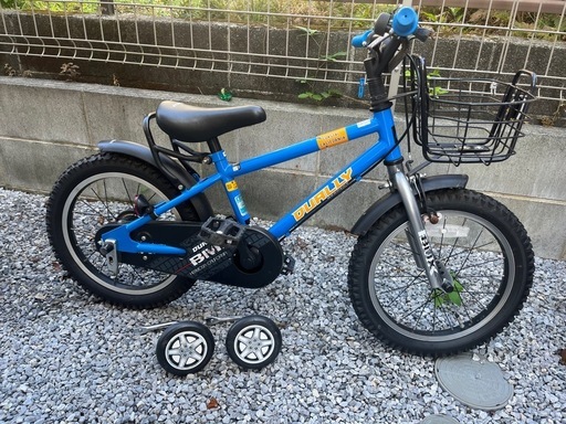 １６インチ　子供自転車　補助輪あり